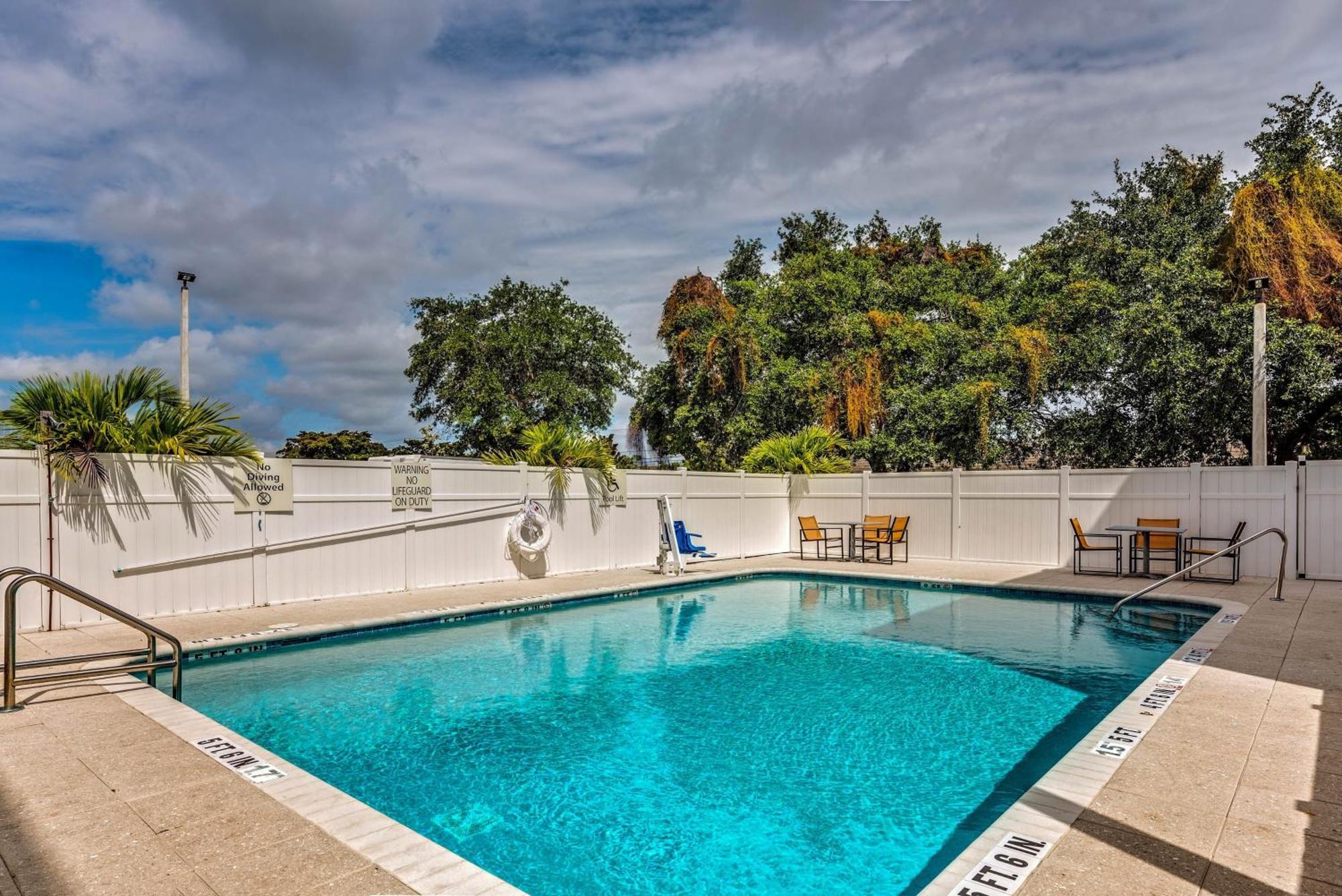 Holiday Inn Express & Suites Boynton Beach West By Ihg Exteriör bild