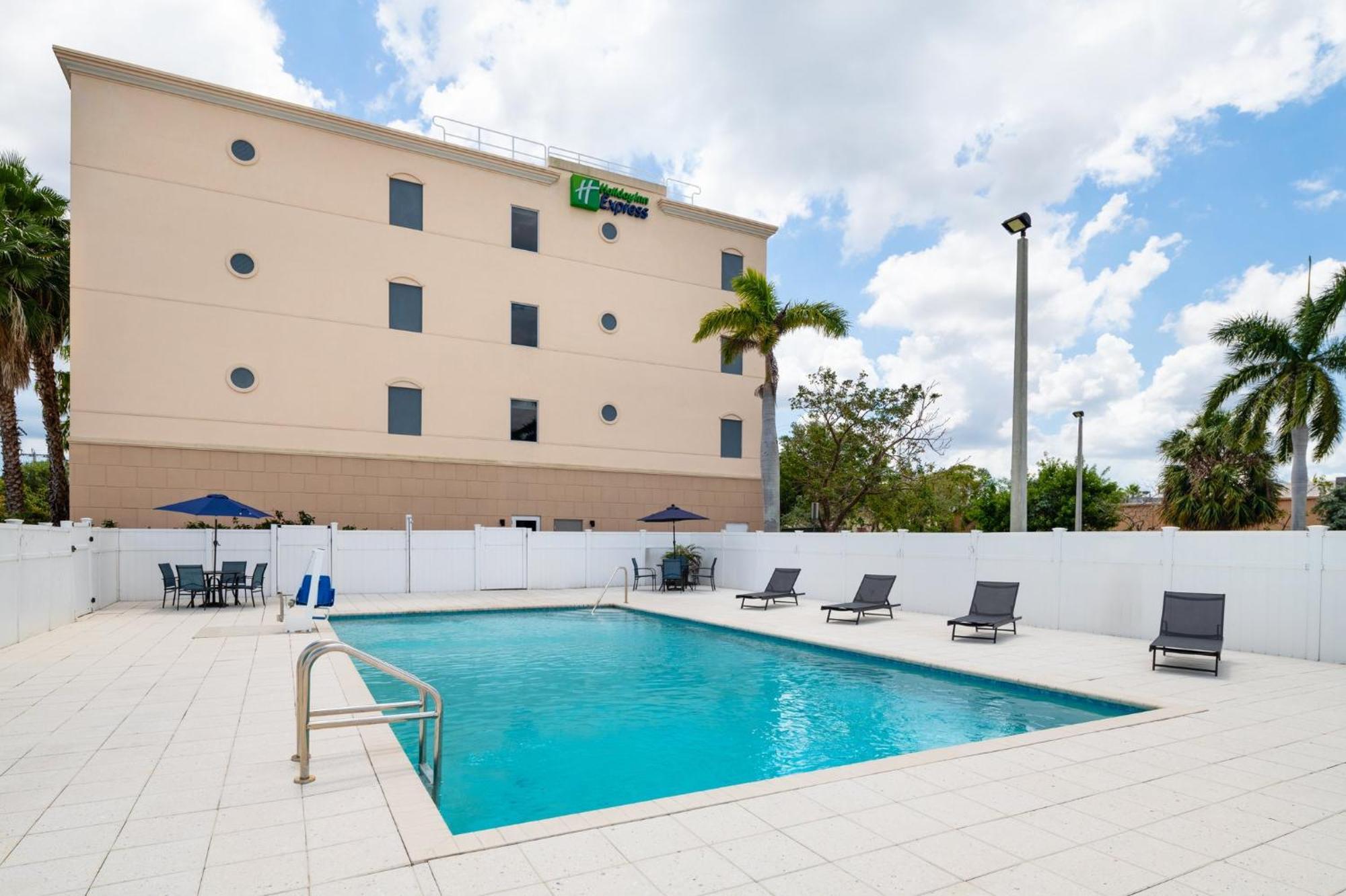 Holiday Inn Express & Suites Boynton Beach West By Ihg Exteriör bild